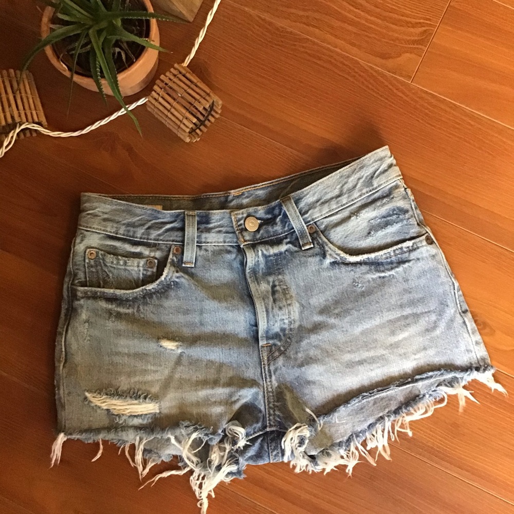 Levi’s premium 100% cotton 501 cutoff jean shorts